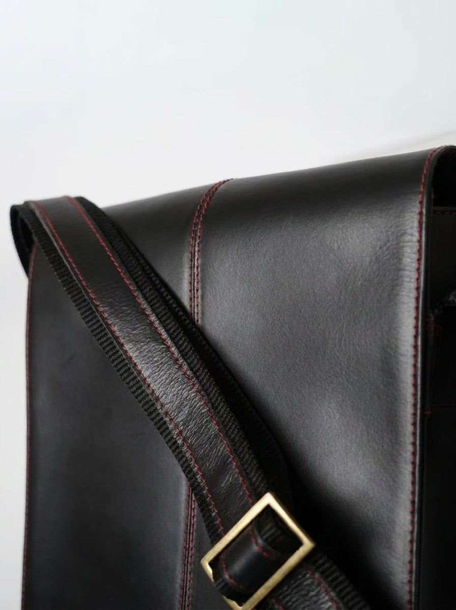 NOX MESSENGER BAG